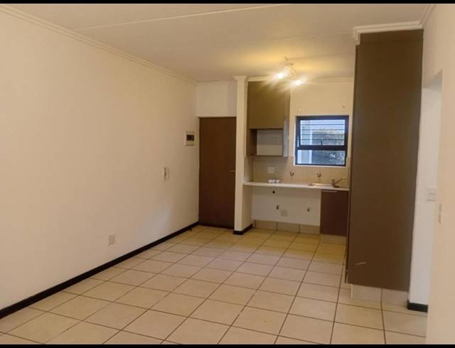1 BEDROOM APARTMENT FOR SALE IN BRYANSTON